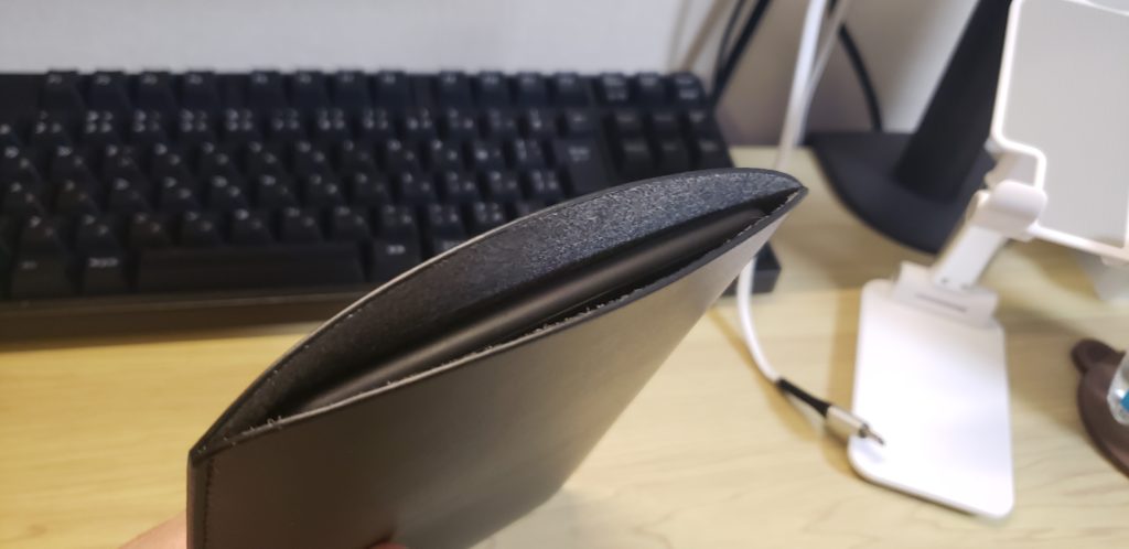 一緒に買ったケースは、薄くてピッタリサイズの検証2