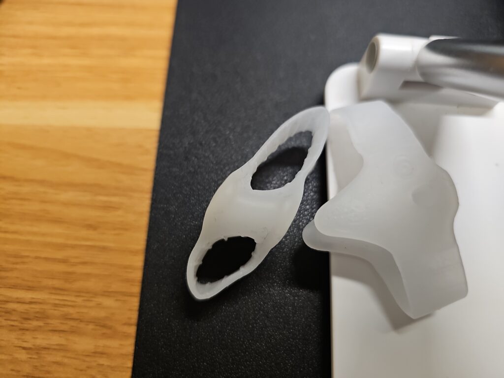 親指サポーターの穴の形状